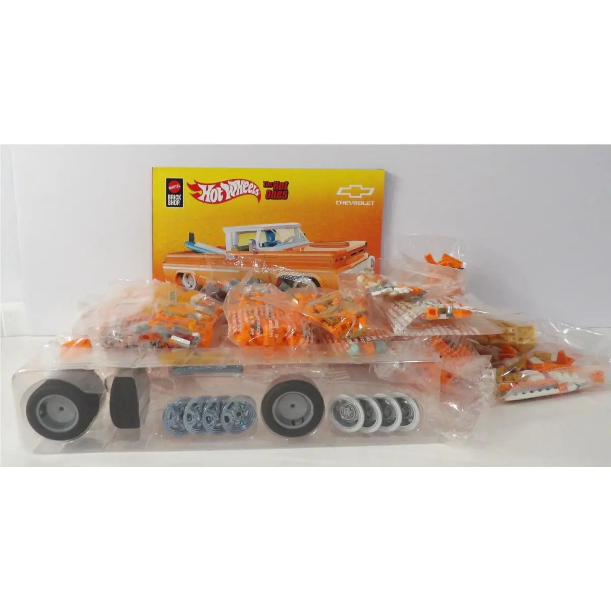Hot Wheels Mattel Brick Shop Custom 62 Chevy Pickup 858 Pcs NO Diecast Car/ Box