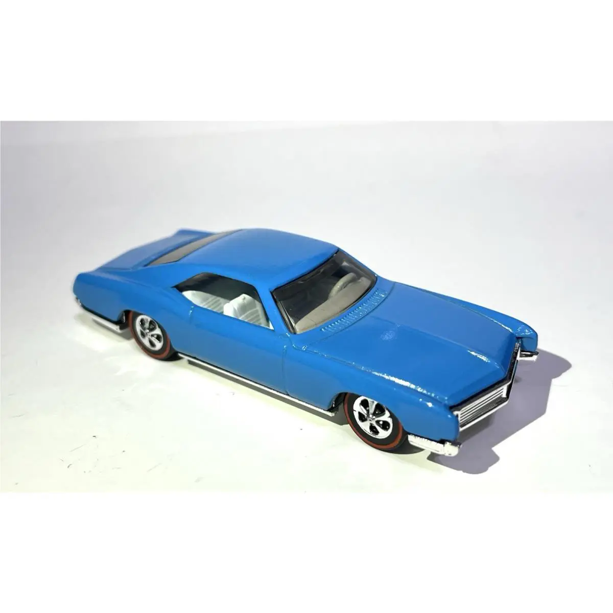 Hot Wheels Custom Made Baby Blue Riviera Redline Diecast Car 1/64