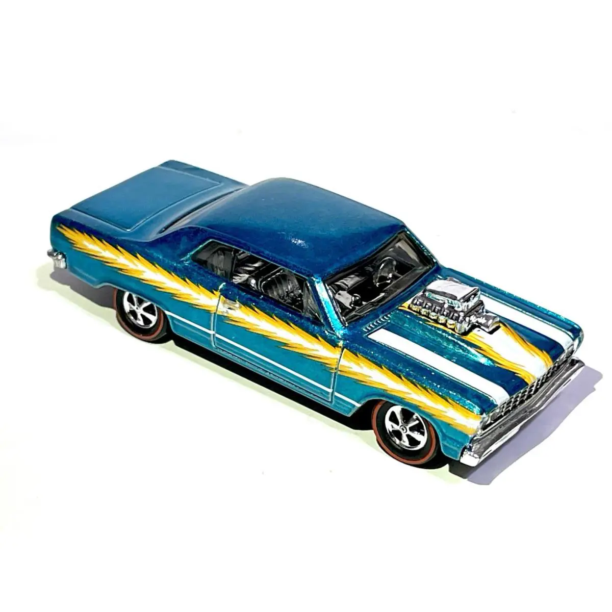 Hot Wheels Custom Made Redline Ultra Hots `64 Chevelle SS Diecast Car 1:64