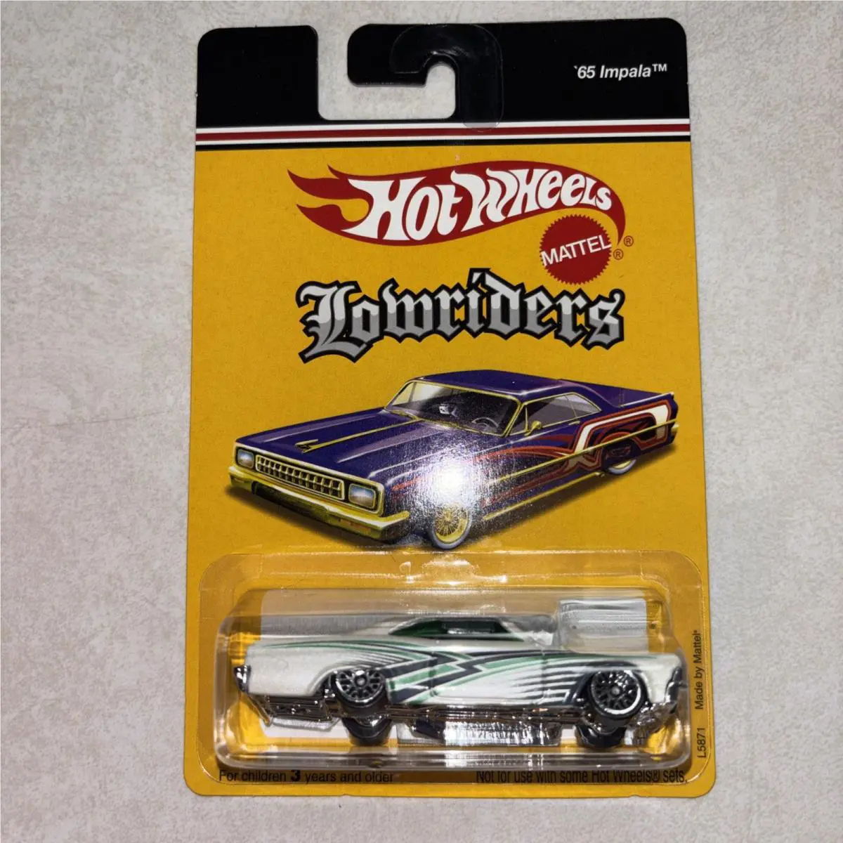 2006 Hot Wheels Lowriders Series `65 Impala Pearl White Target Exclusive 1:64