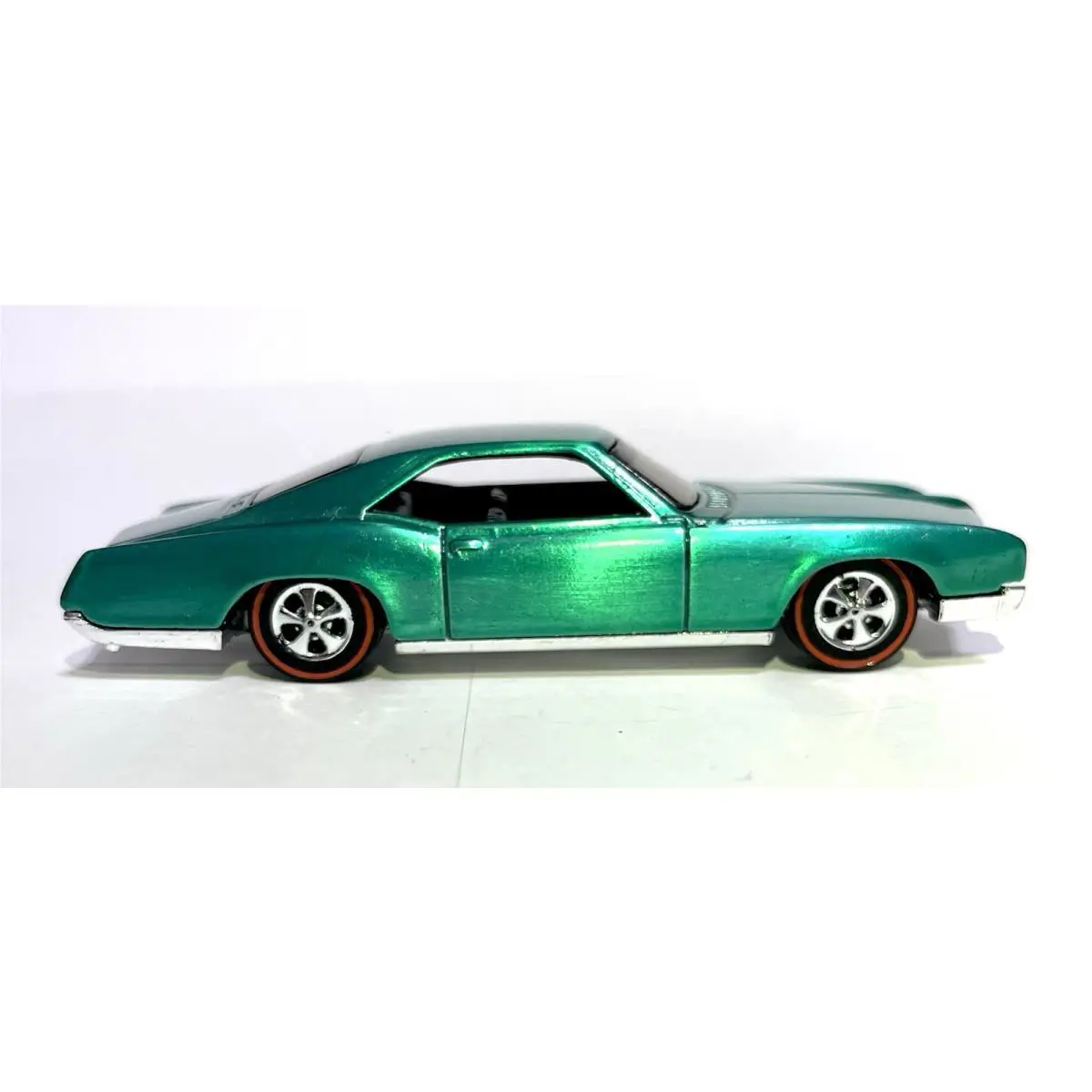 Hot Wheels Custom Made Spectraflame Green Riviera Redline Diecast Car 1:64