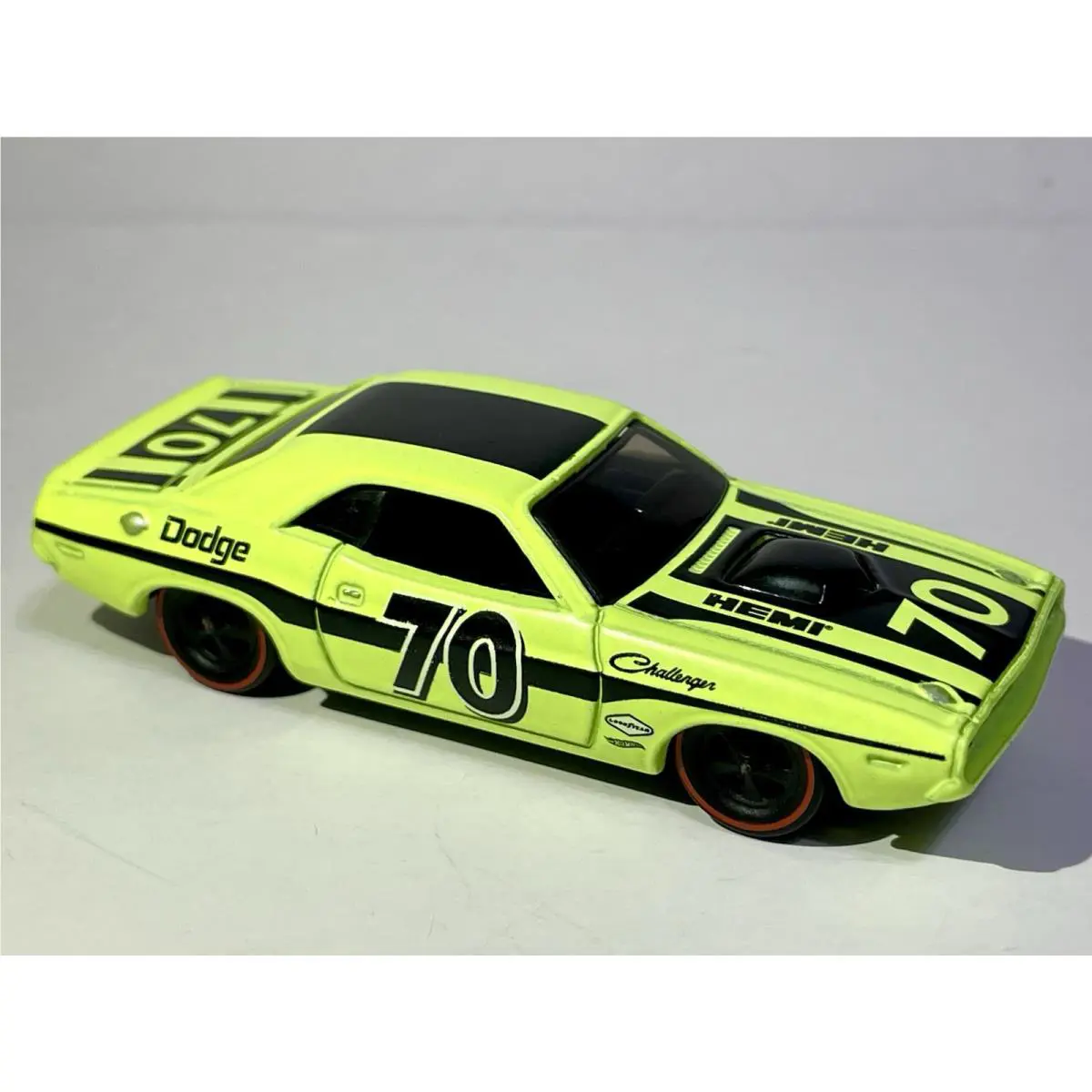 Hot Wheels Custom Made Redline 70 Dodge Hemi Challenger Diecast Car