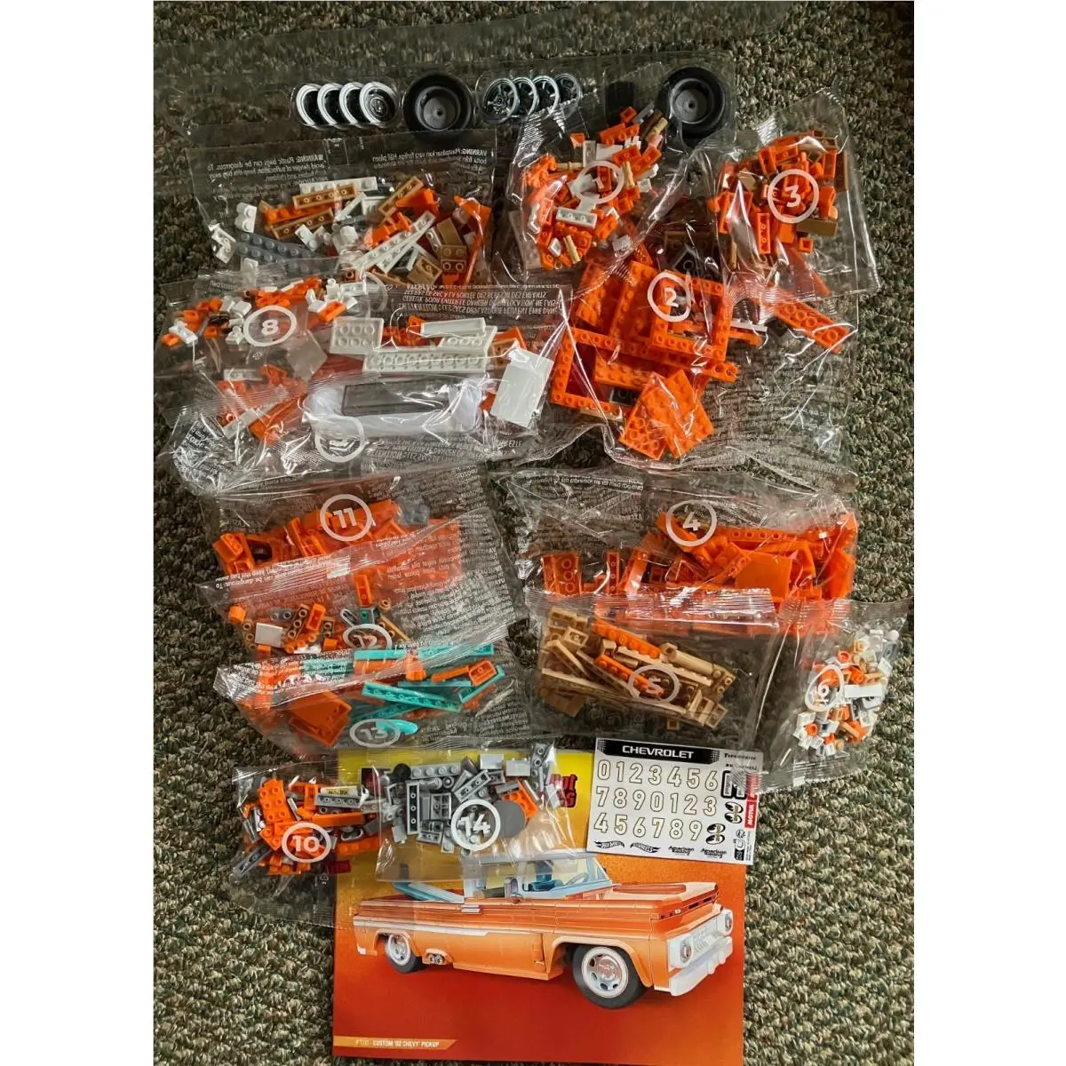 Mattel Brick Shop Hotwheels Custom `62 Chevy Pickup 858 Pcs NO Diecast Car/box