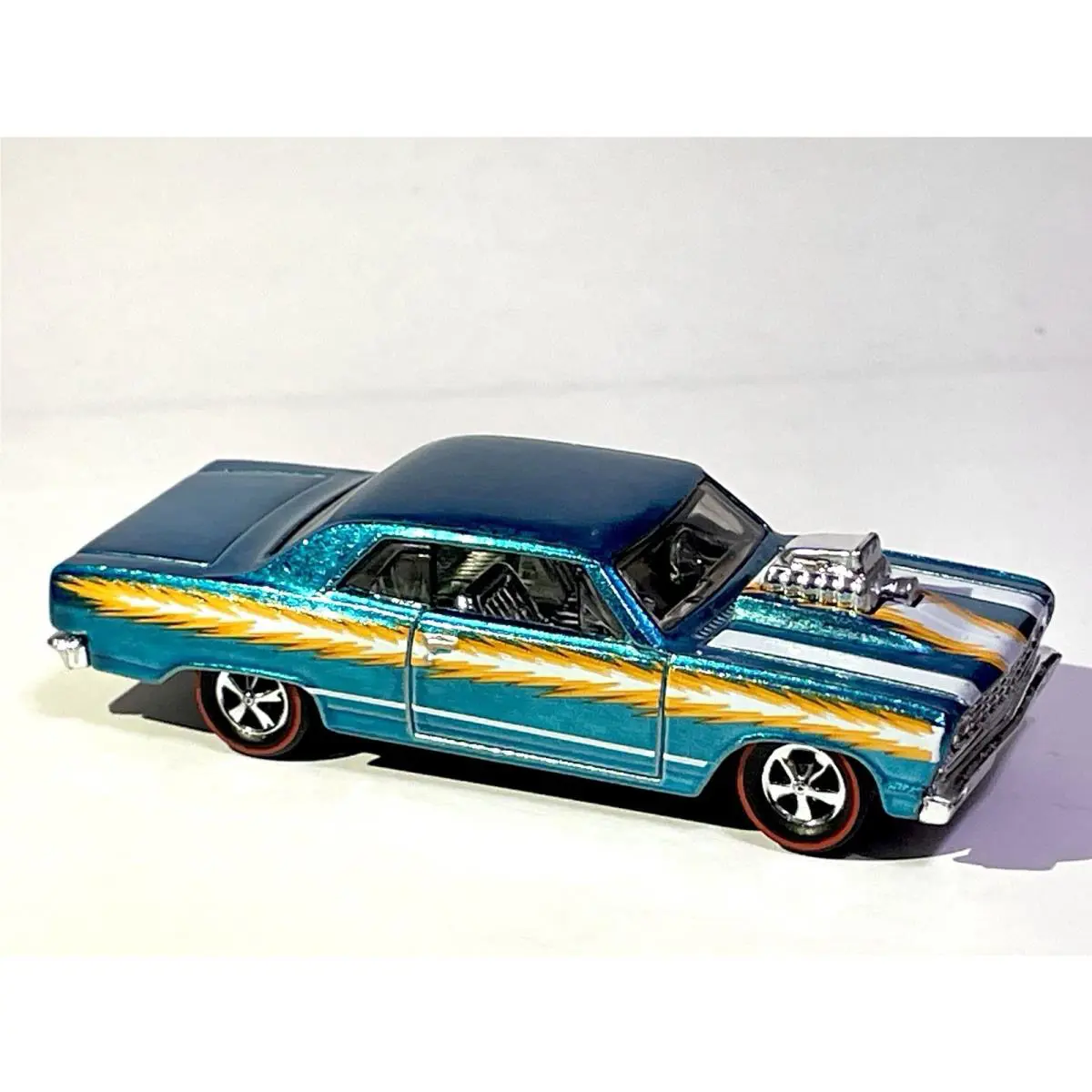 Hot Wheels Custom Made Redline Ultra Hots `64 Chevelle SS Diecast Car 1:64