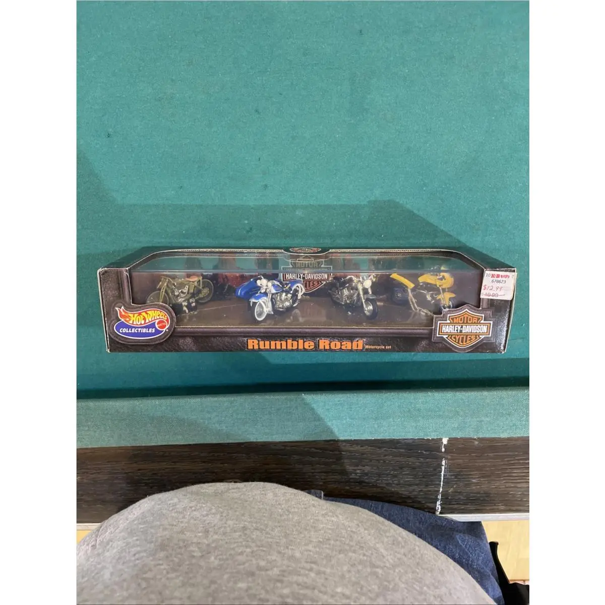 Vintage 1999 Hot Wheels Collectibles Harley Davidson Rumble Road Motorcycle Set