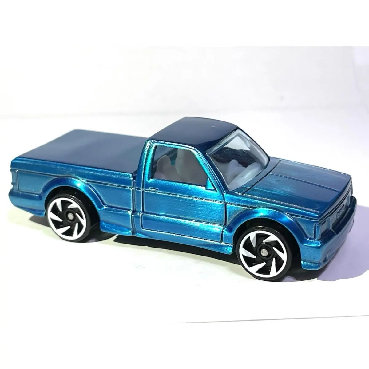 Hot Wheels Hot Trucks Custom Made Gmc Cyclone Spectraflame Blue Diecast Truck
