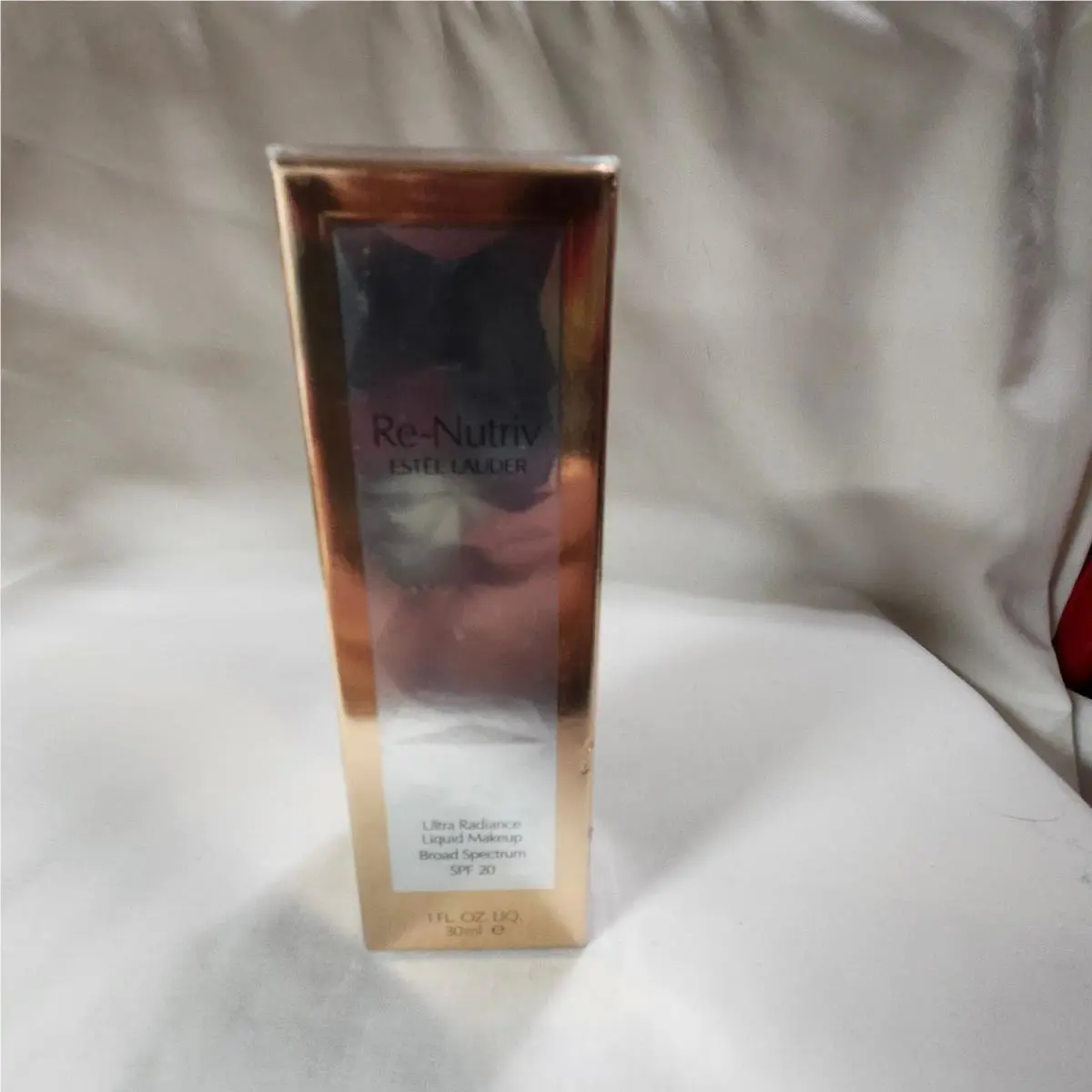 Estee Lauder Re-nutriv Ultra Radiance Liquid Makeup Broad Spectrum Spf 20 B10