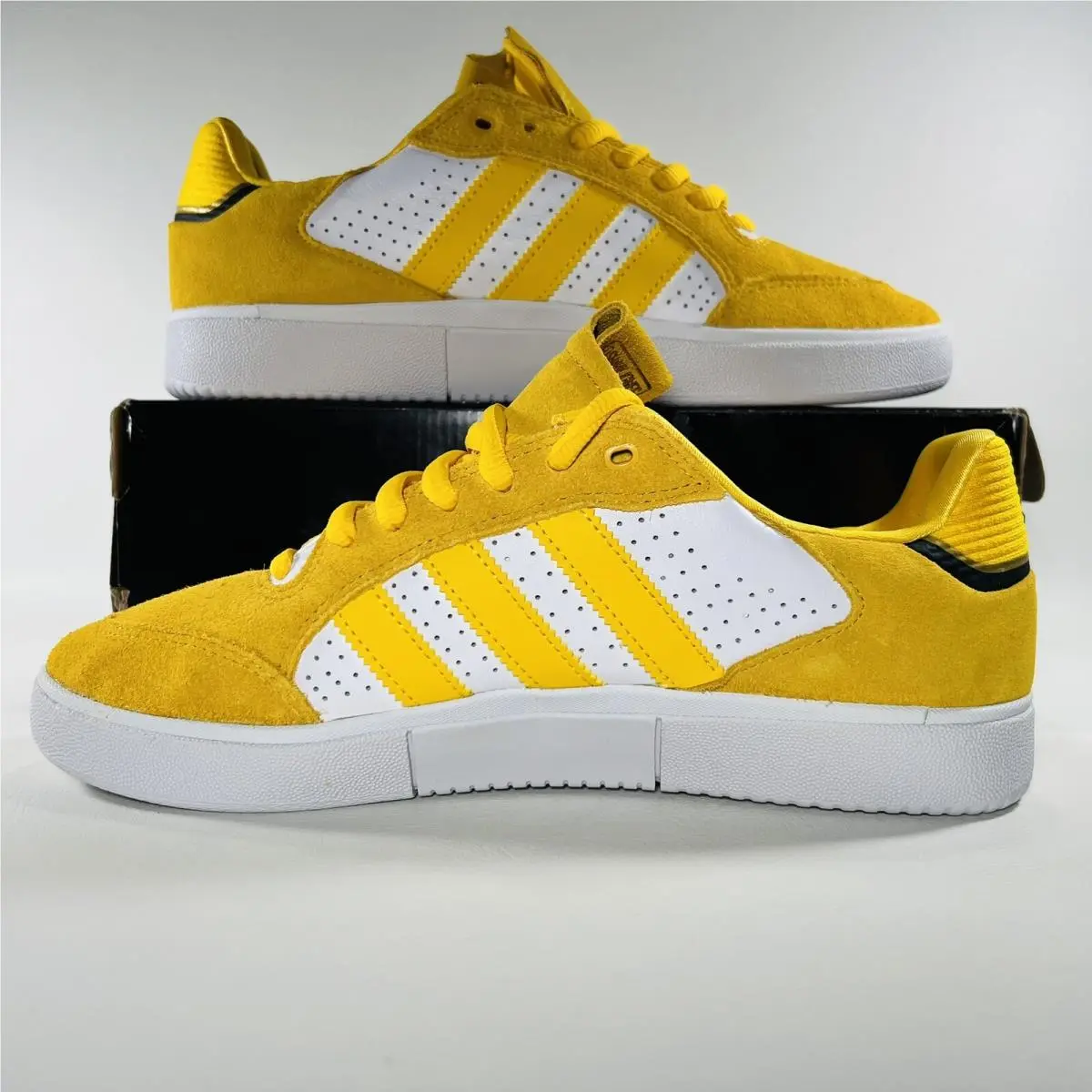 Adidas shoes - adidas Tyshawn Low - Tyshawn Low - H06338 - Yellow , White 12