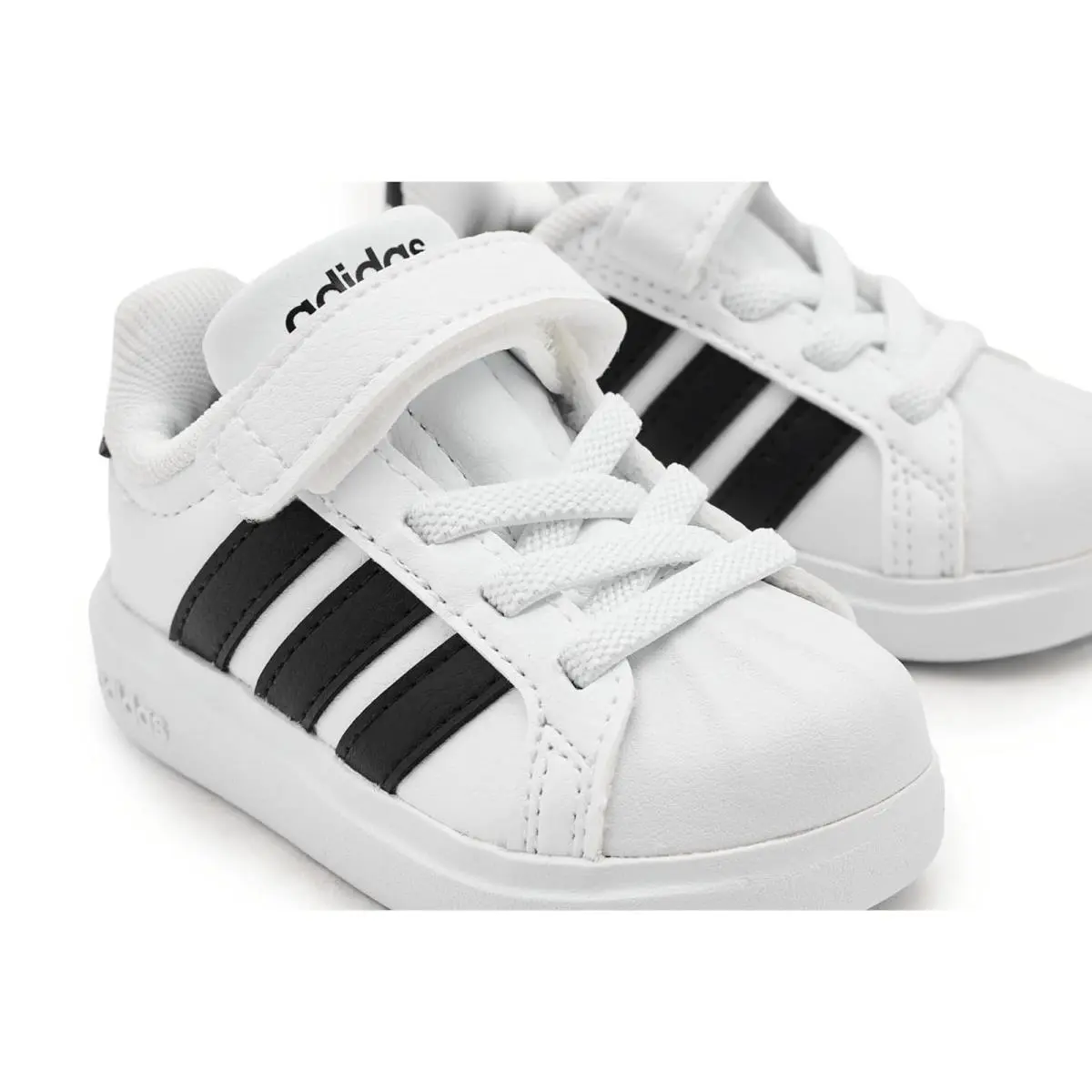 Adidas shoes - White/Black/Black 4