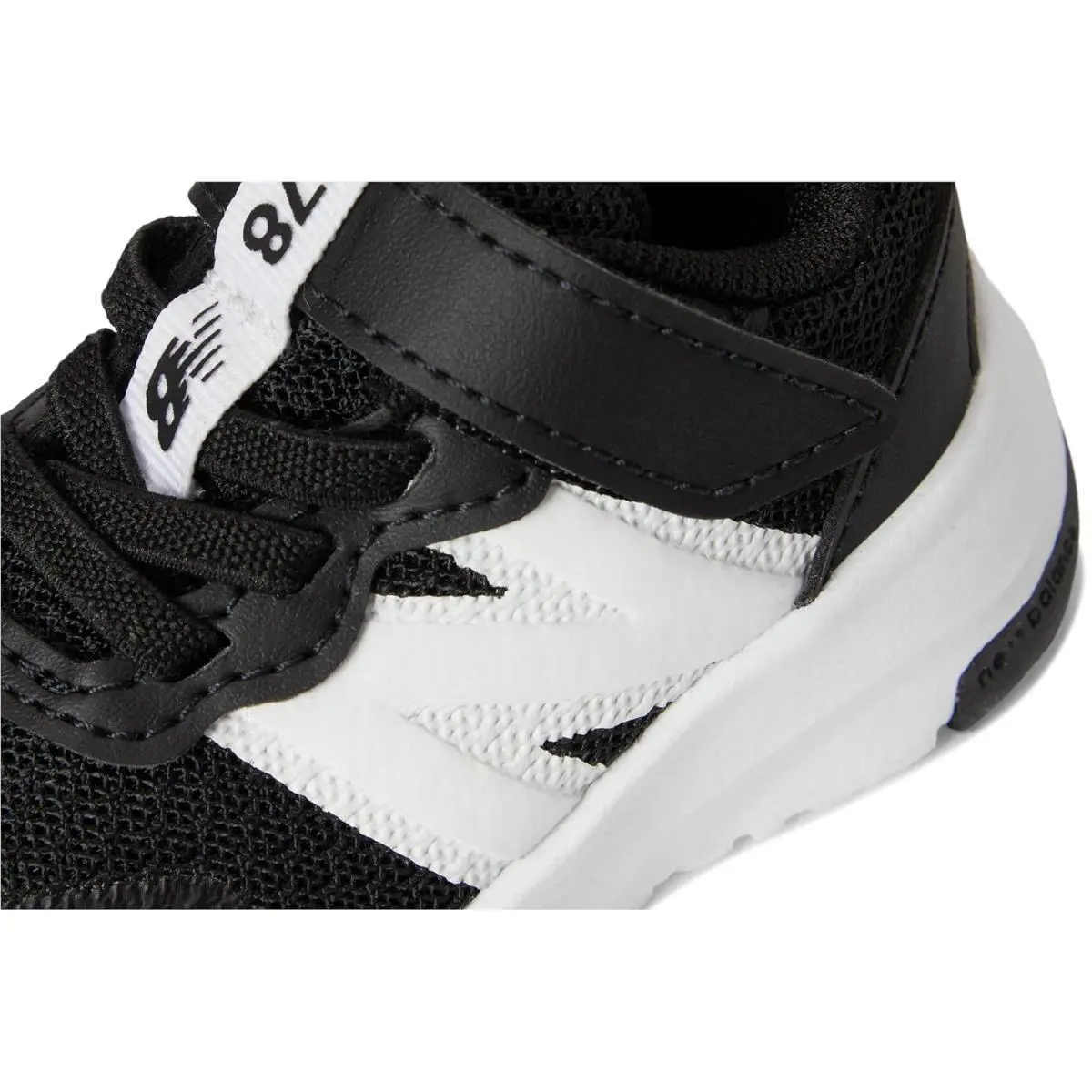 New Balance shoes - Black/White 4