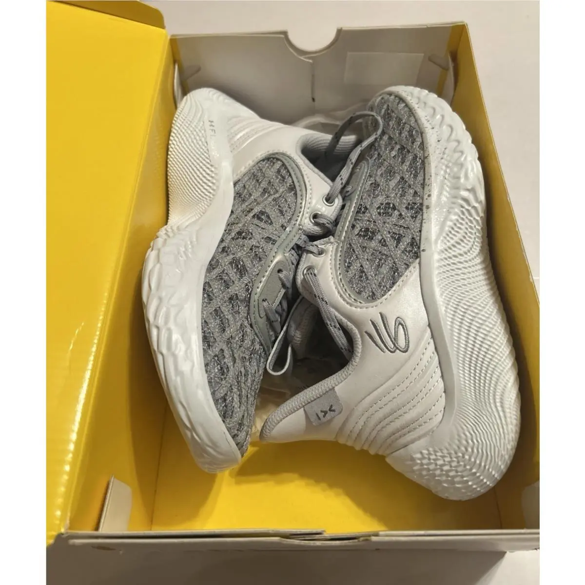 3025631 Under Armour Team Curry 9 Basketball Shoe Unisex M 4.5 W 6 - Black/White 101