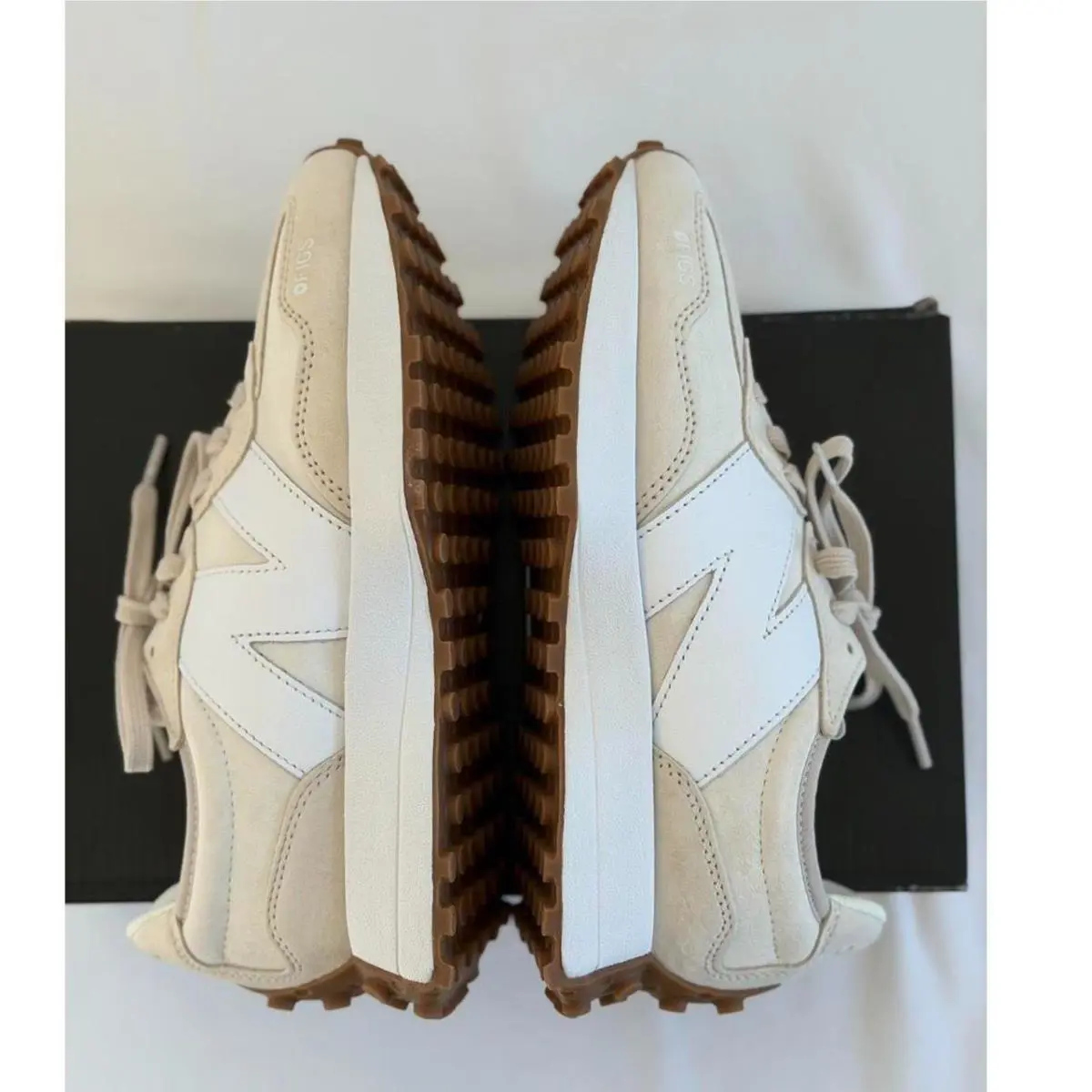 New Balance shoes - Cream 4