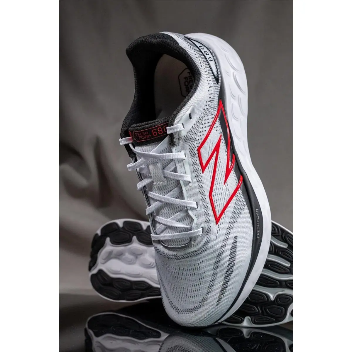 New Balance shoes - NEW BALANCE FRESH FOAM 680 v8 - M680RW8 - Multicolor (UPC: 197968088789) 0