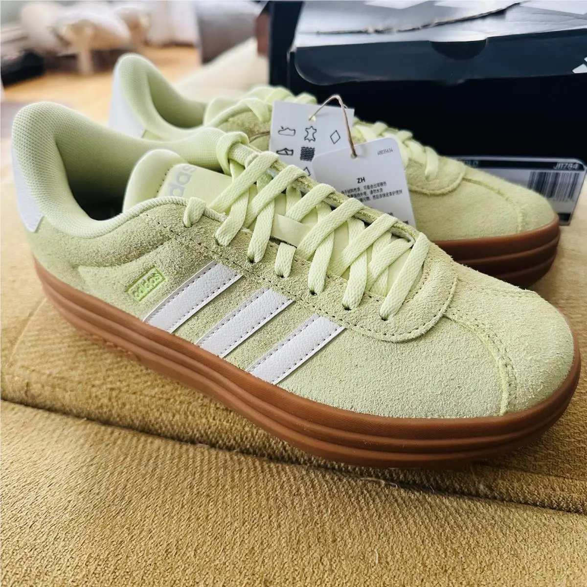 Woman`s Fashion Sneakers Adidas Sz 6 VL Court Bold Platform Sneaker