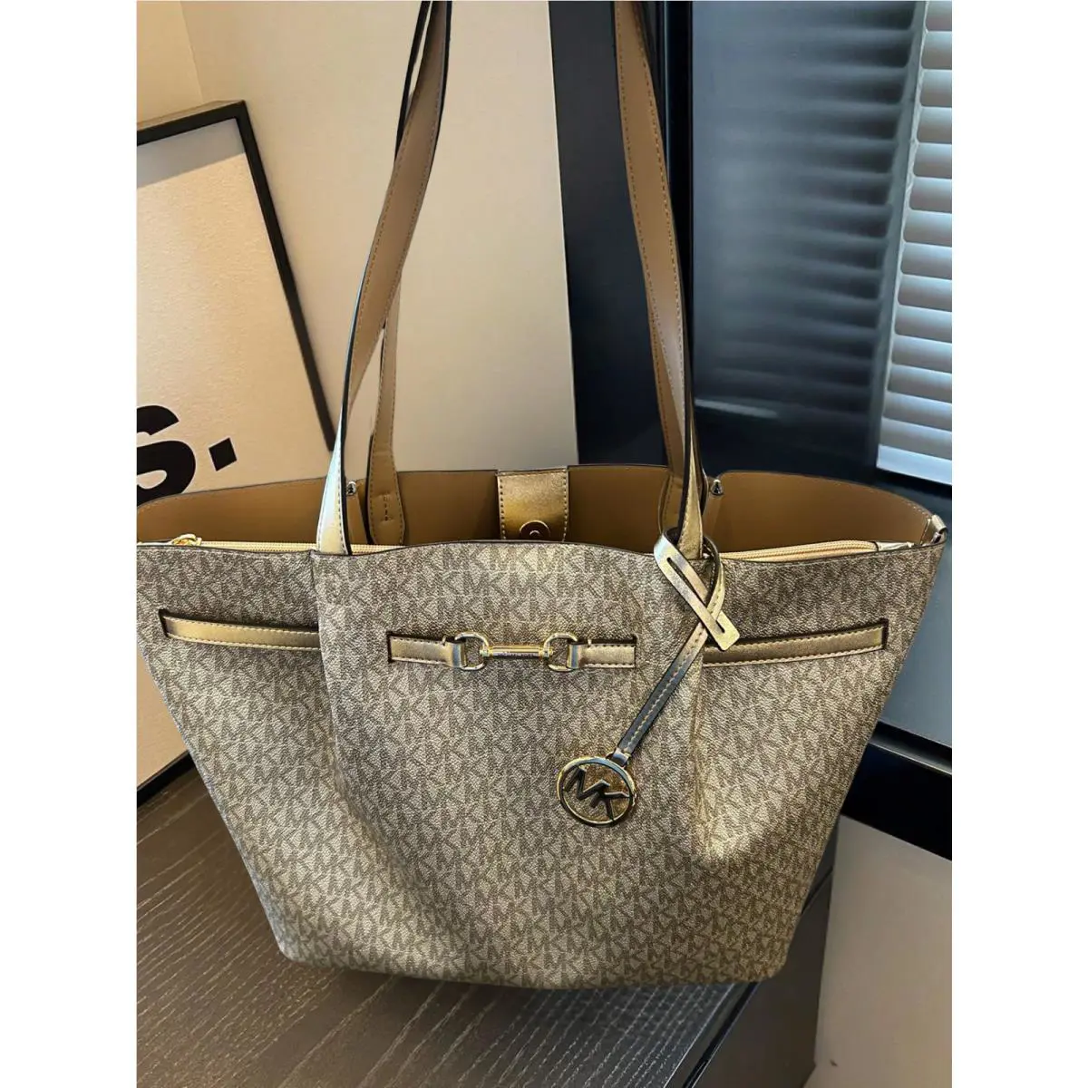 Michael Kors Carson Women Large MK Logo East–west Shoulder Tote Bag Pale Gold