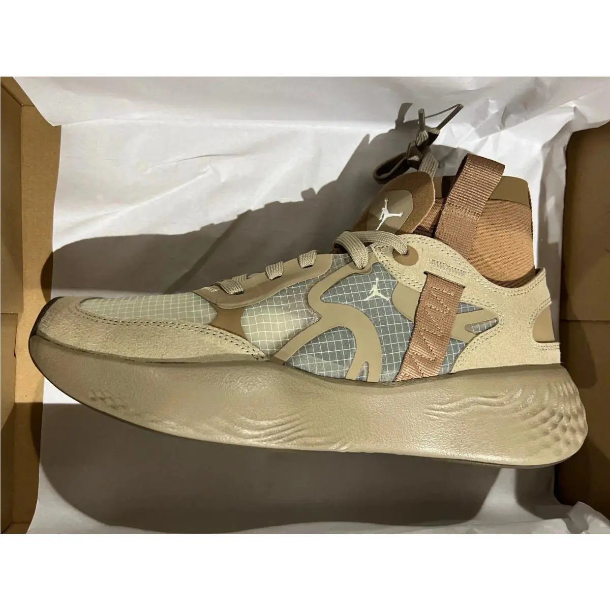 Nike shoes - KHAKI/DK DRIFTWOOD-SAIL 6
