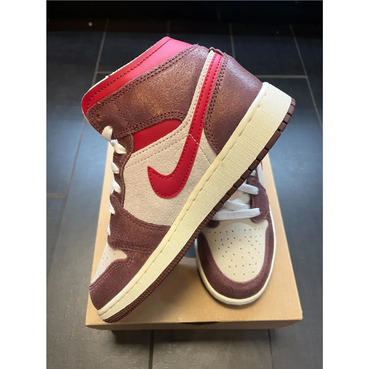 Nike shoes - Air Jordan 1 Mid SE - Multicolor 0