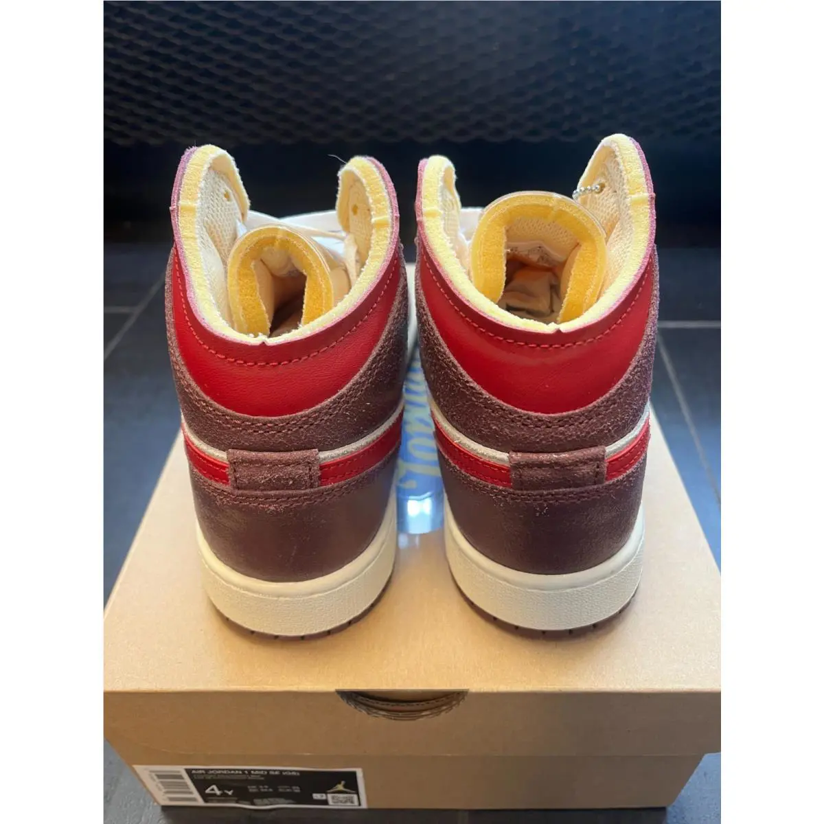 Nike shoes - Air Jordan 1 Mid SE - Multicolor 3