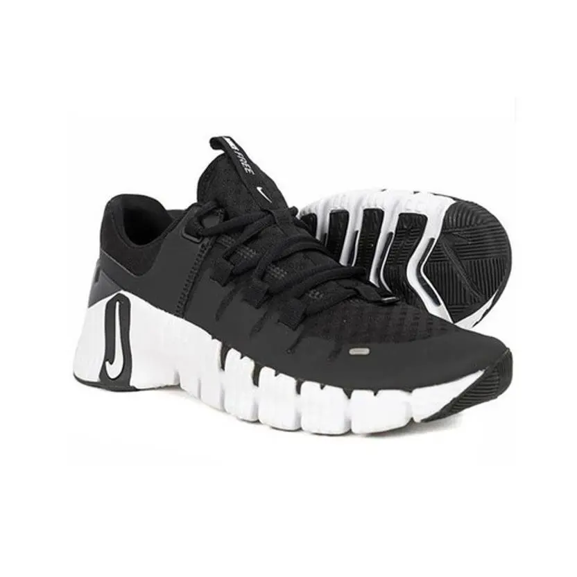 Nike shoes - Black /White 2