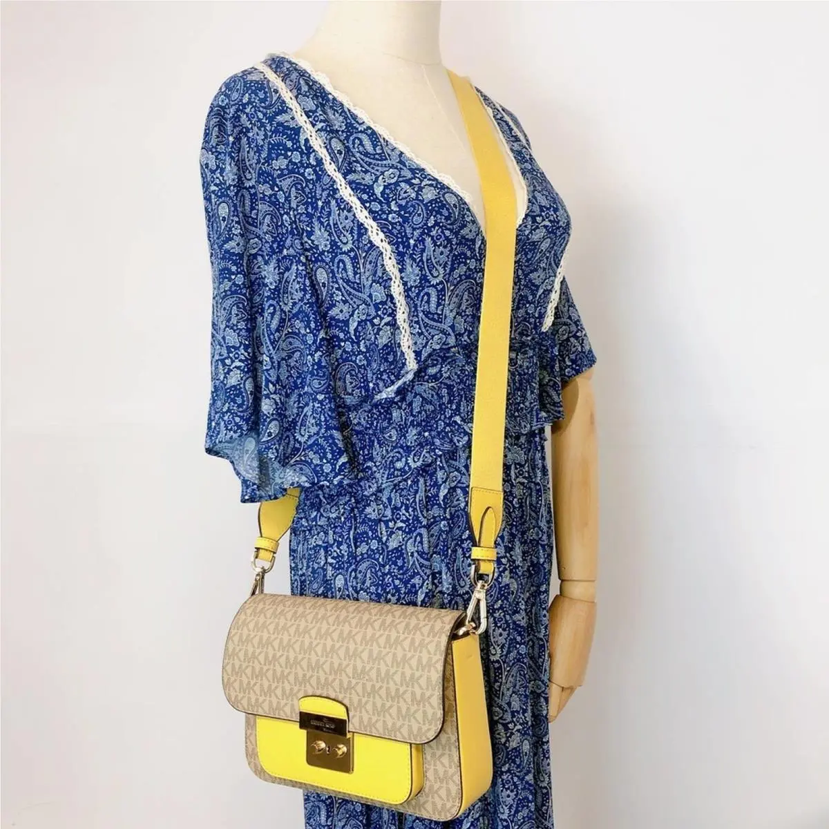 Michael Kors 35S3GS9M2B Sloan Editor Medium Flap Messenger IN Daffodil