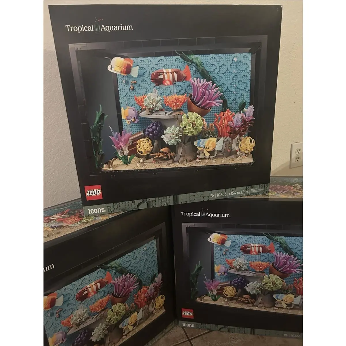 Lego 10366 Tropical Aquarium Exclusive Icons In Hand