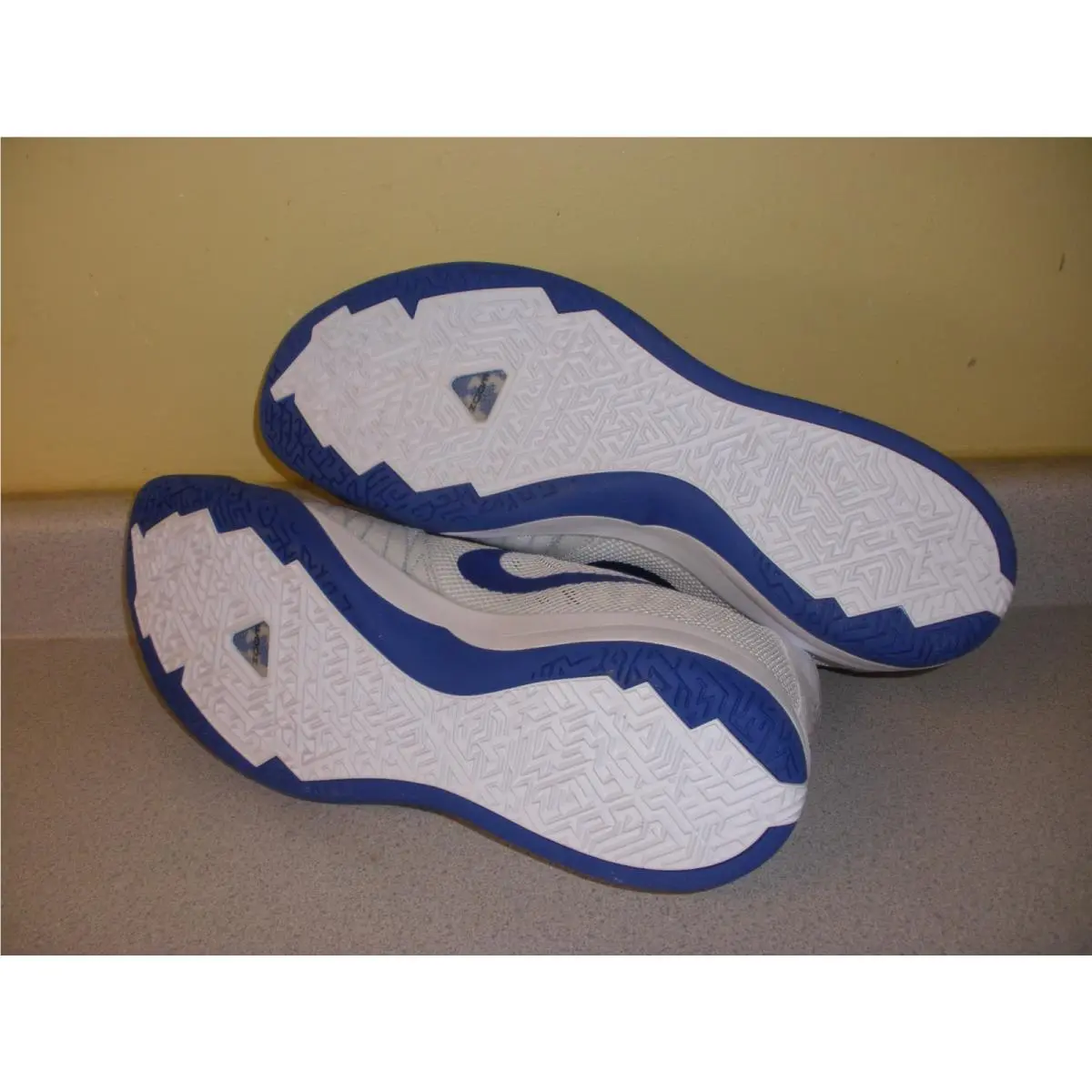 Nike shoes - Nike Zoom Run The One - white 2