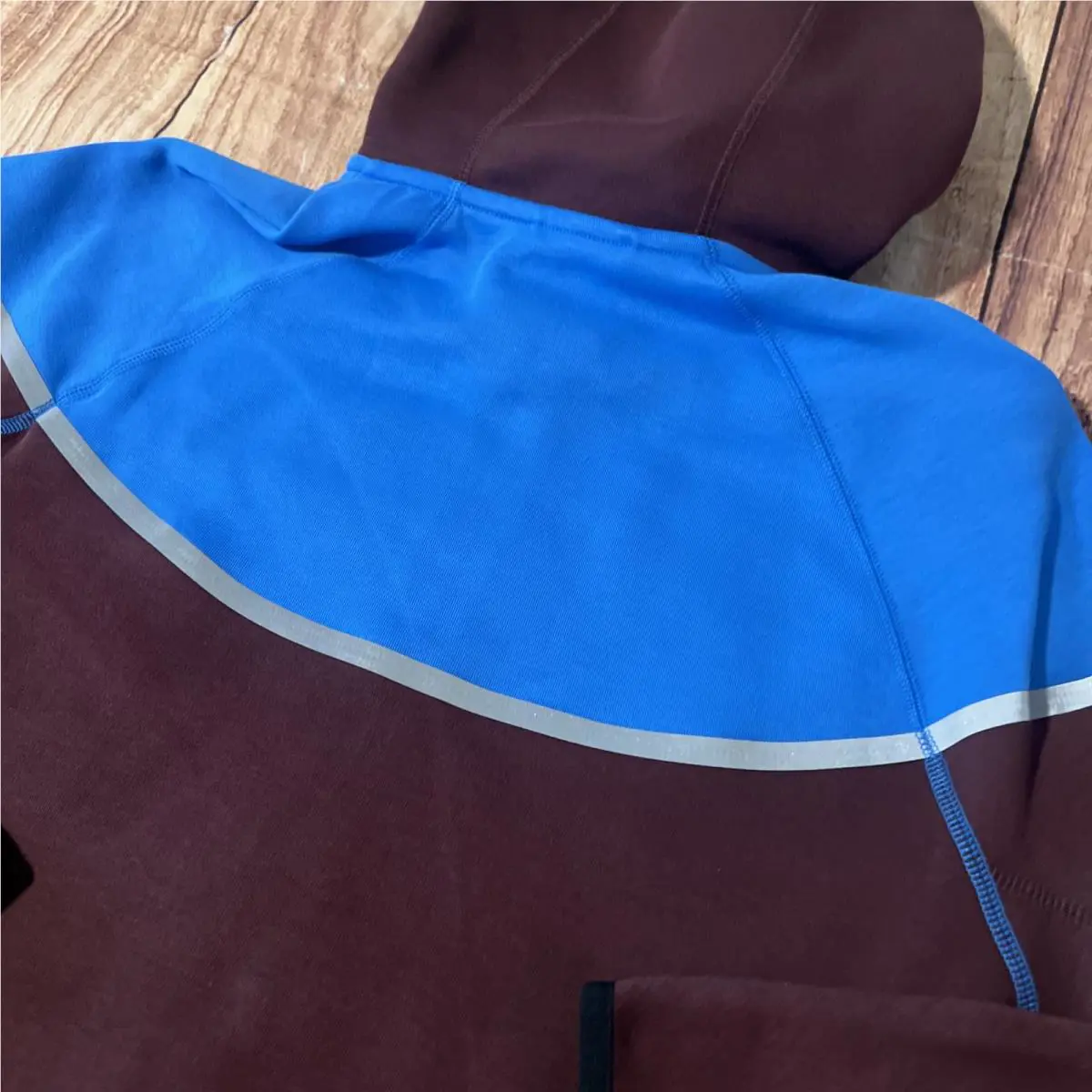 Nike clothing - Burgundy Crush/Light Photo Blue 3