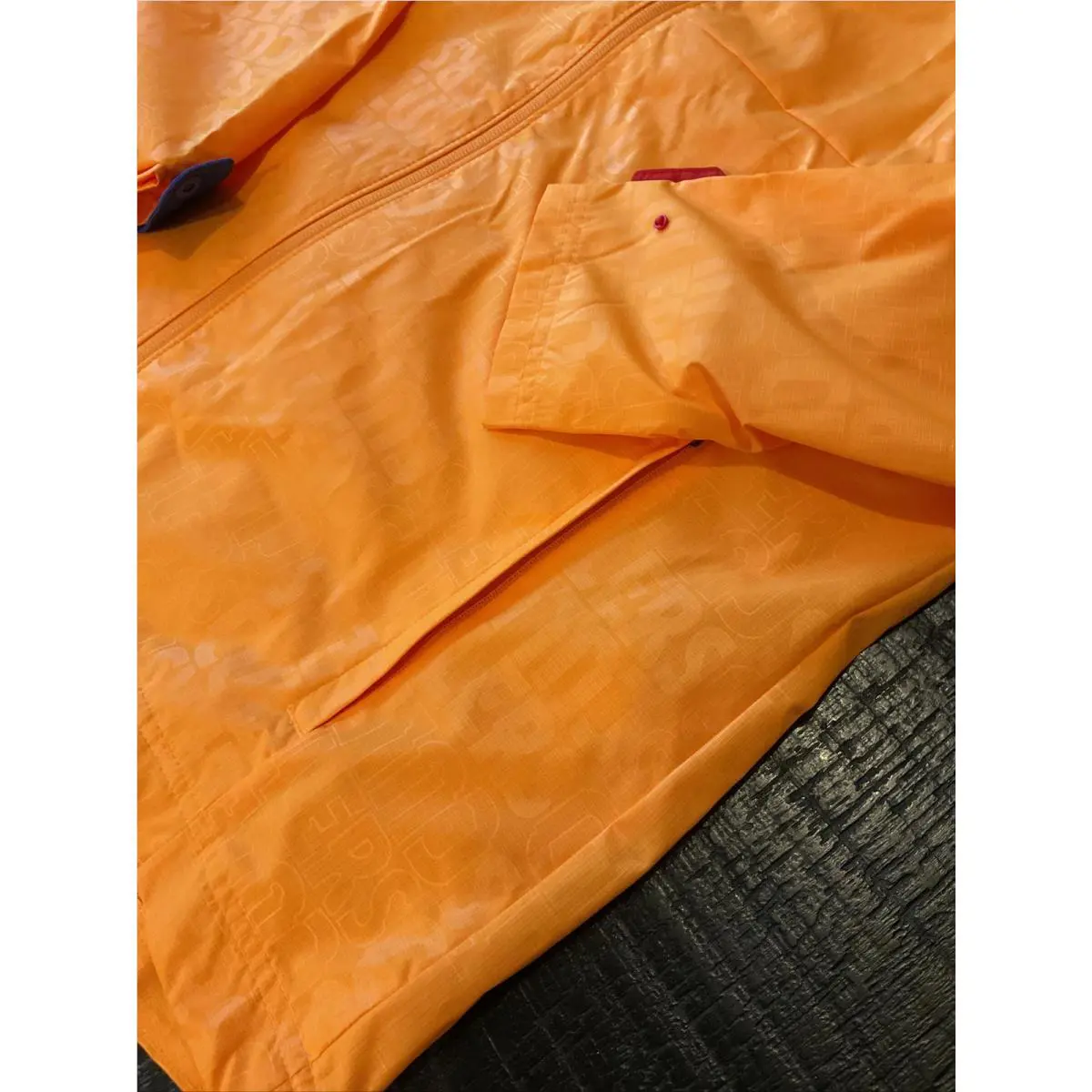 Nike clothing - Orange (UPC: 0195245812935) 3