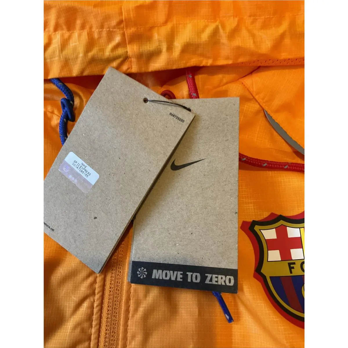 Nike clothing - Orange (UPC: 0195245812935) 4