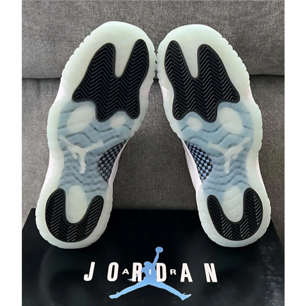 Nike shoes - Air Jordan 11 - Air - White (UPC: 194956640646) 4