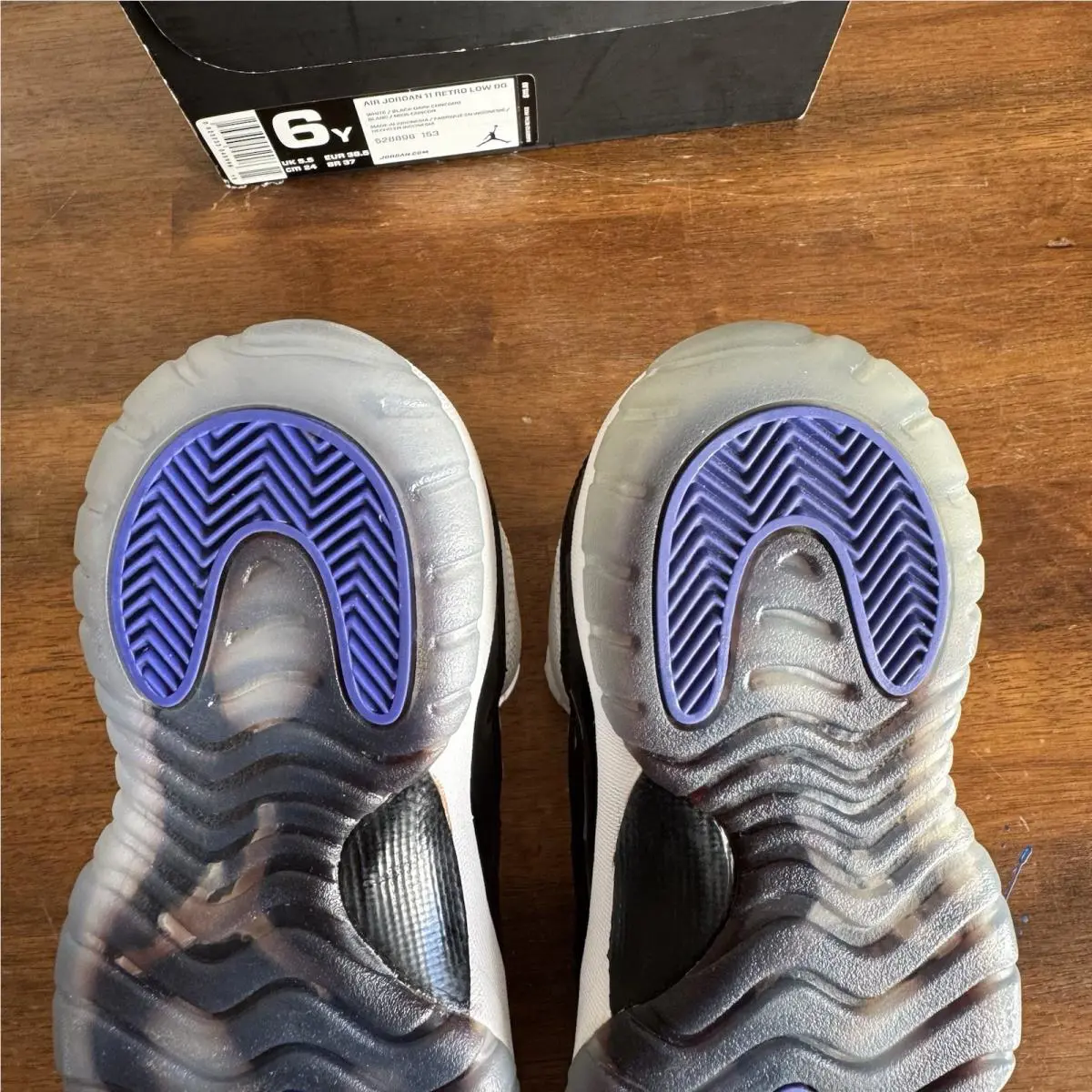Nike shoes - Air Jordan 11 - Air - Black 5