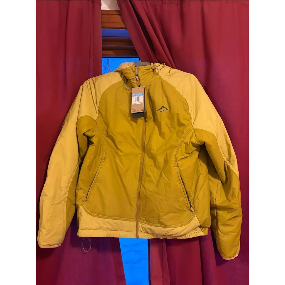 Nike clothing - Yellow (UPC: 197598919866) 0