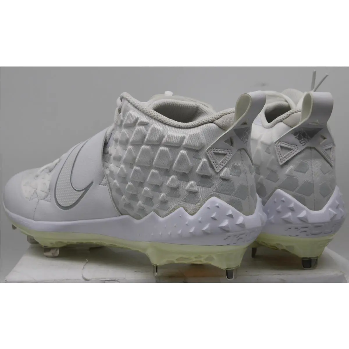 Nike shoes - White 2