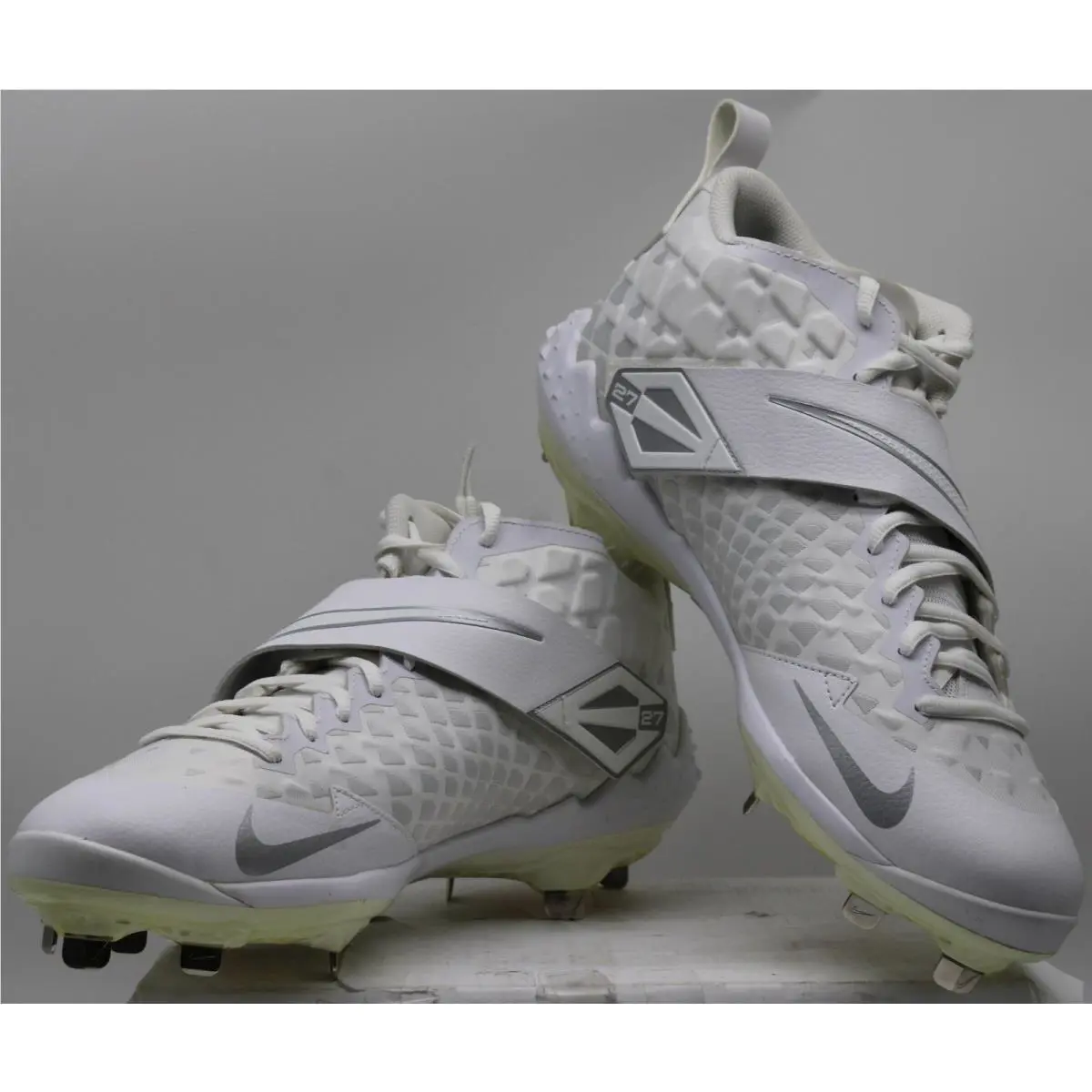 Nike shoes - White 3