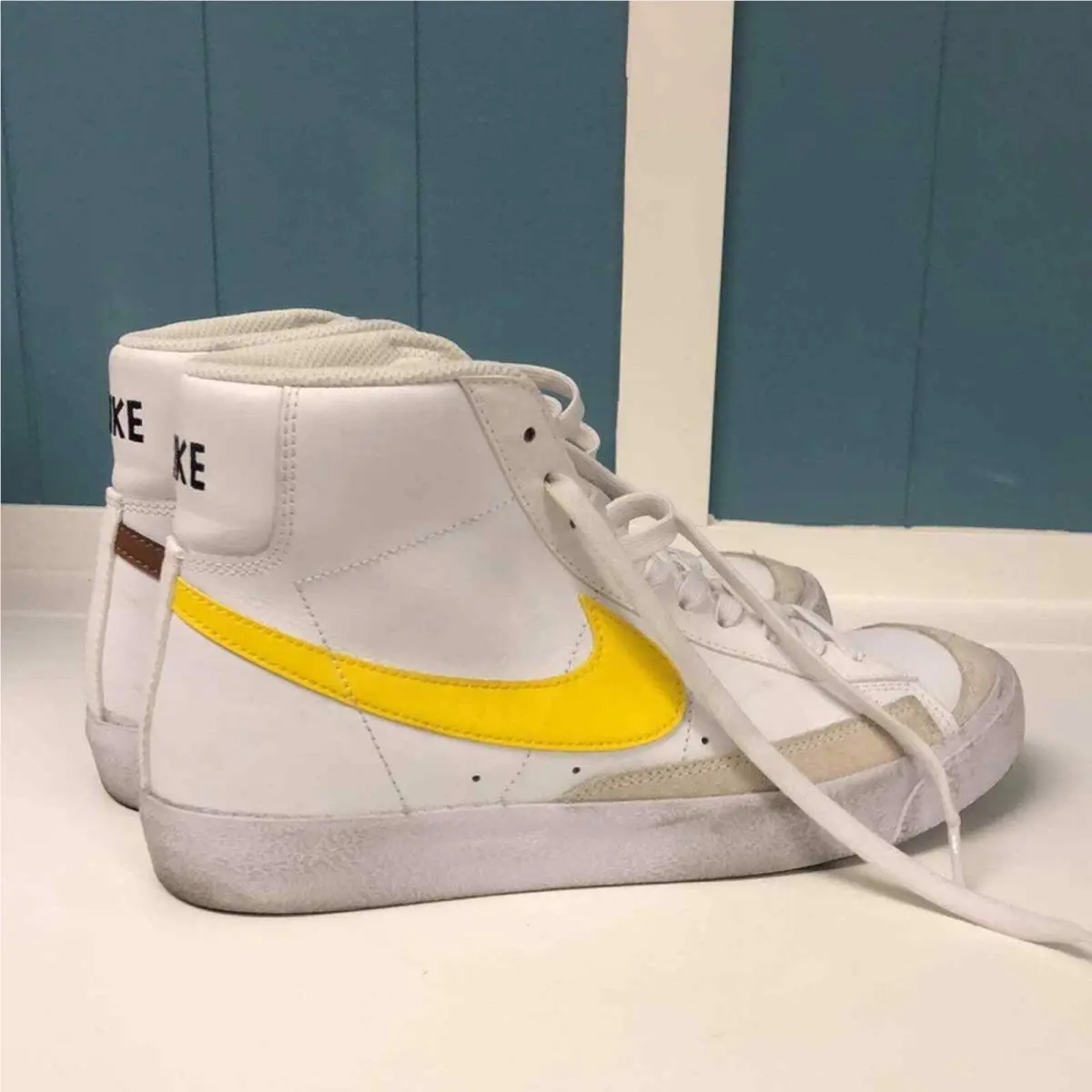 Nike shoes - White 3