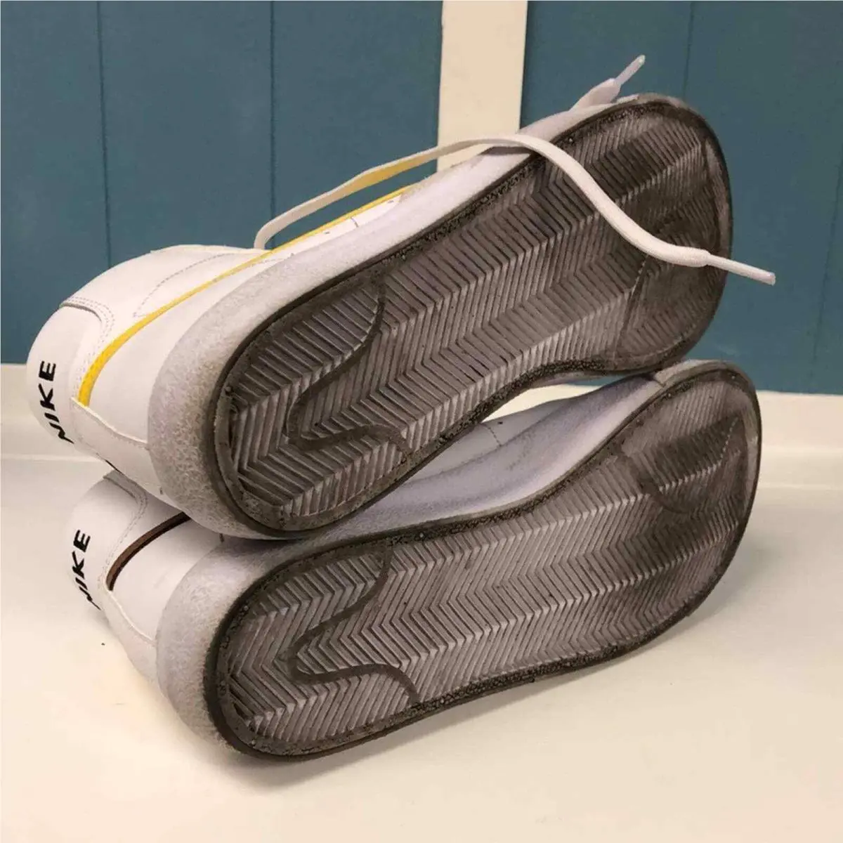 Nike shoes - White 4