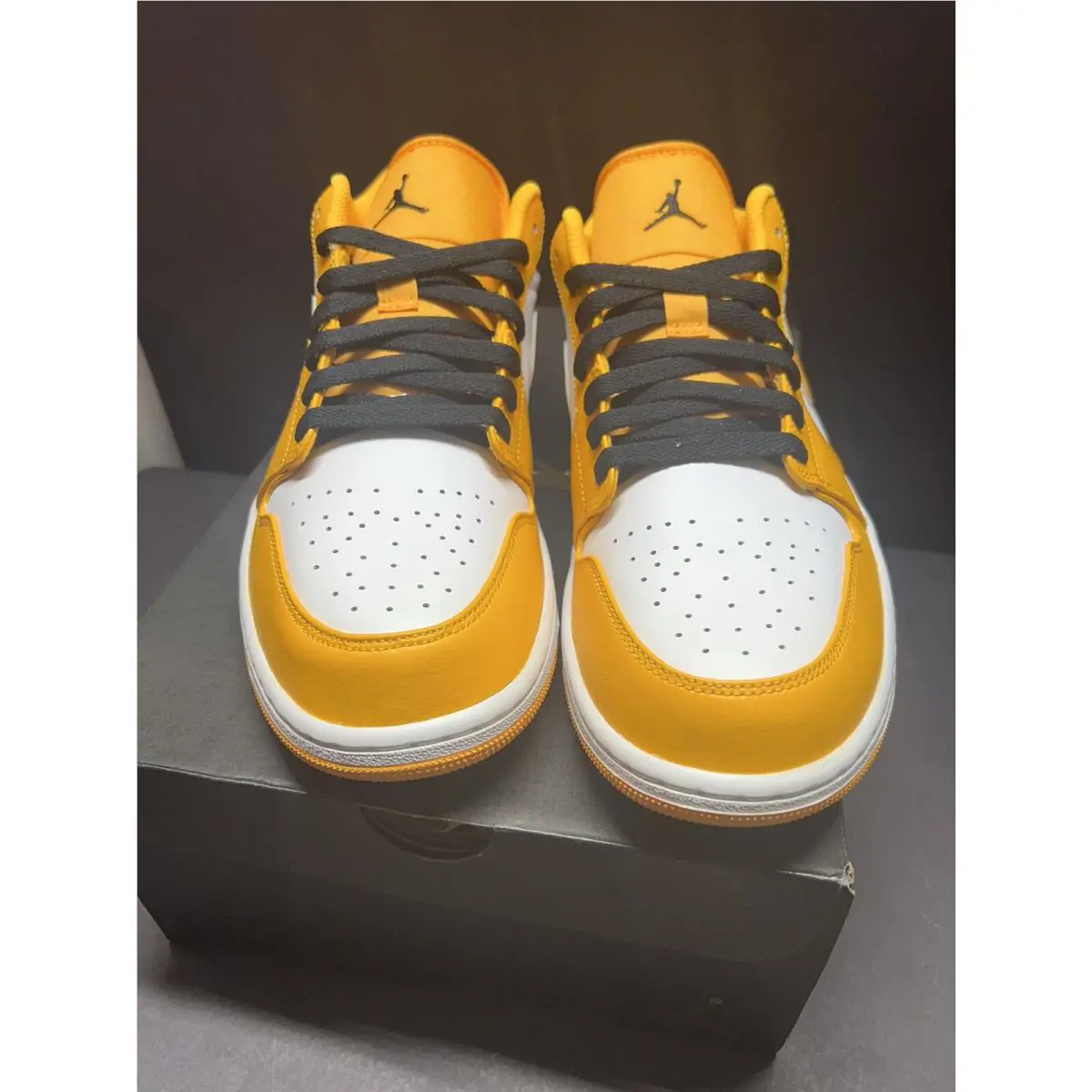 Nike shoes - 1 - Yellow 0