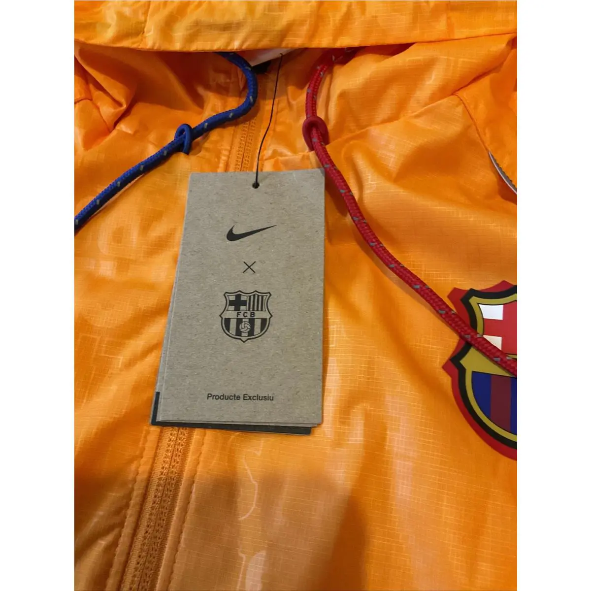 Nike clothing - Orange (UPC: 0195245812959) 5