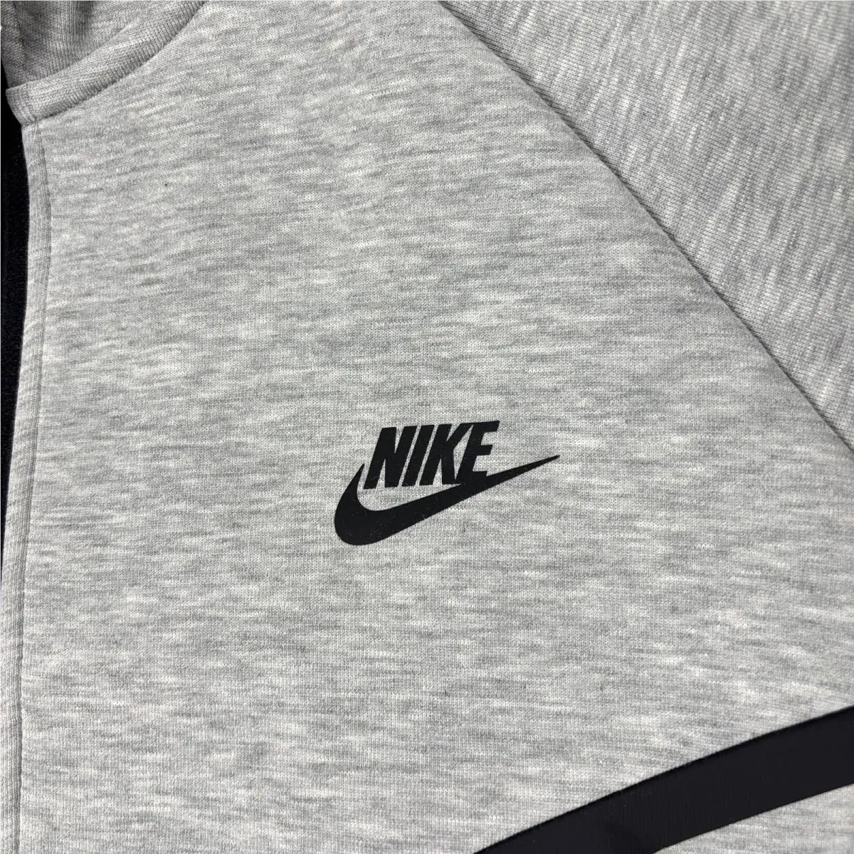 Nike clothing - Gray (UPC: 197602921618) 0