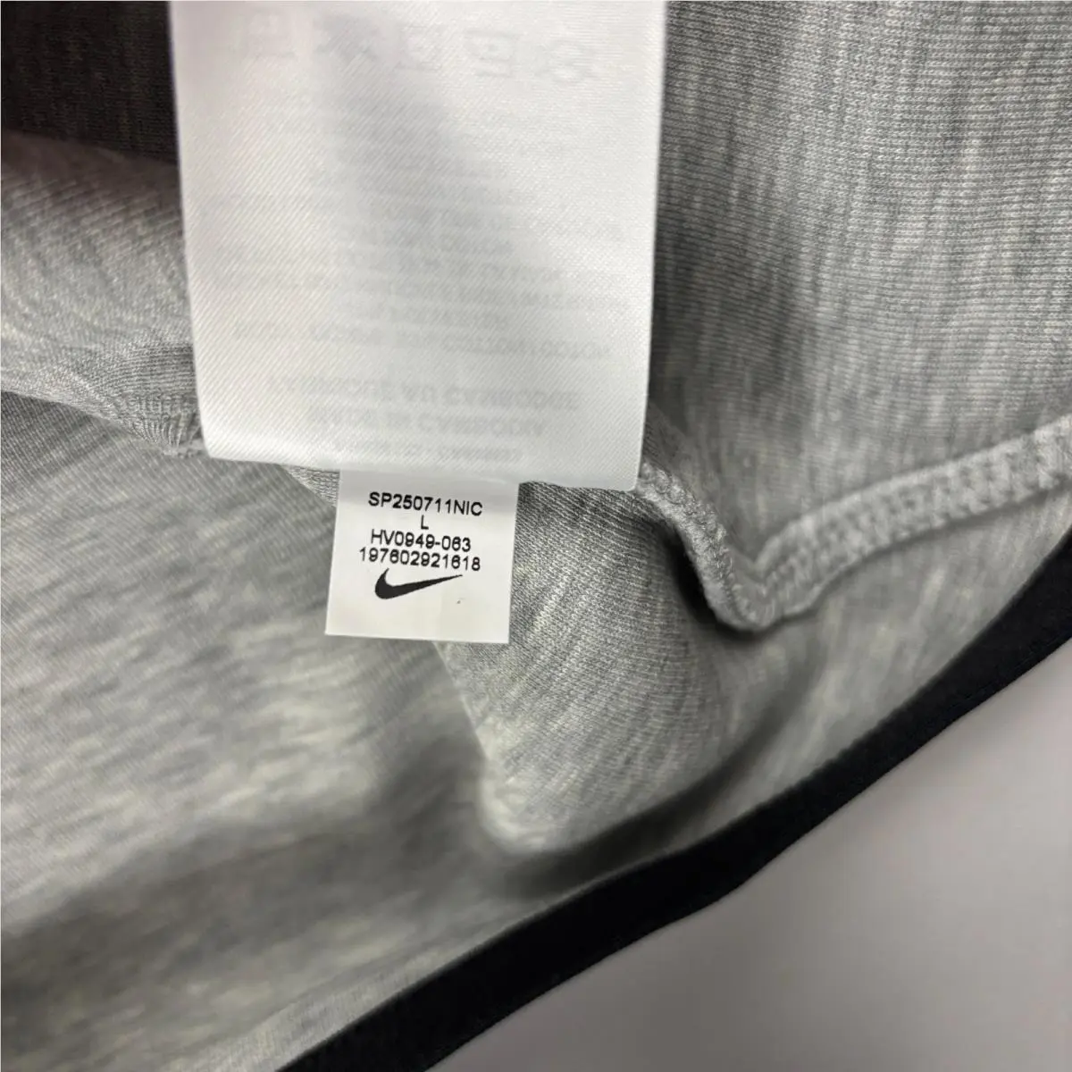 Nike clothing - Gray (UPC: 197602921618) 5