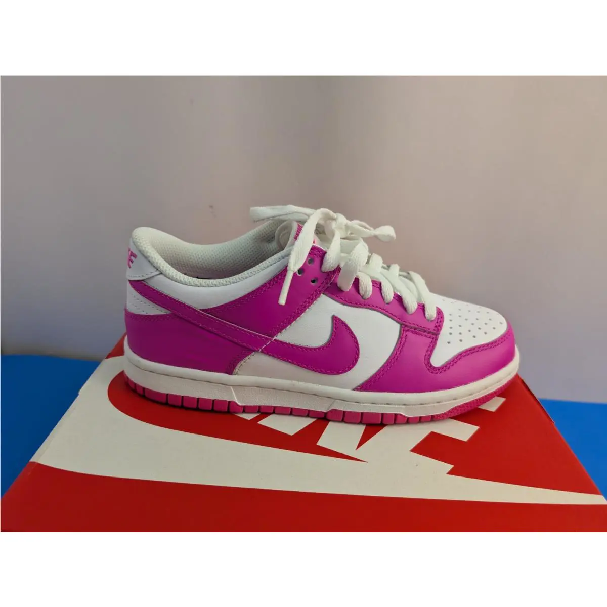 Nike shoes - White and Pink 9