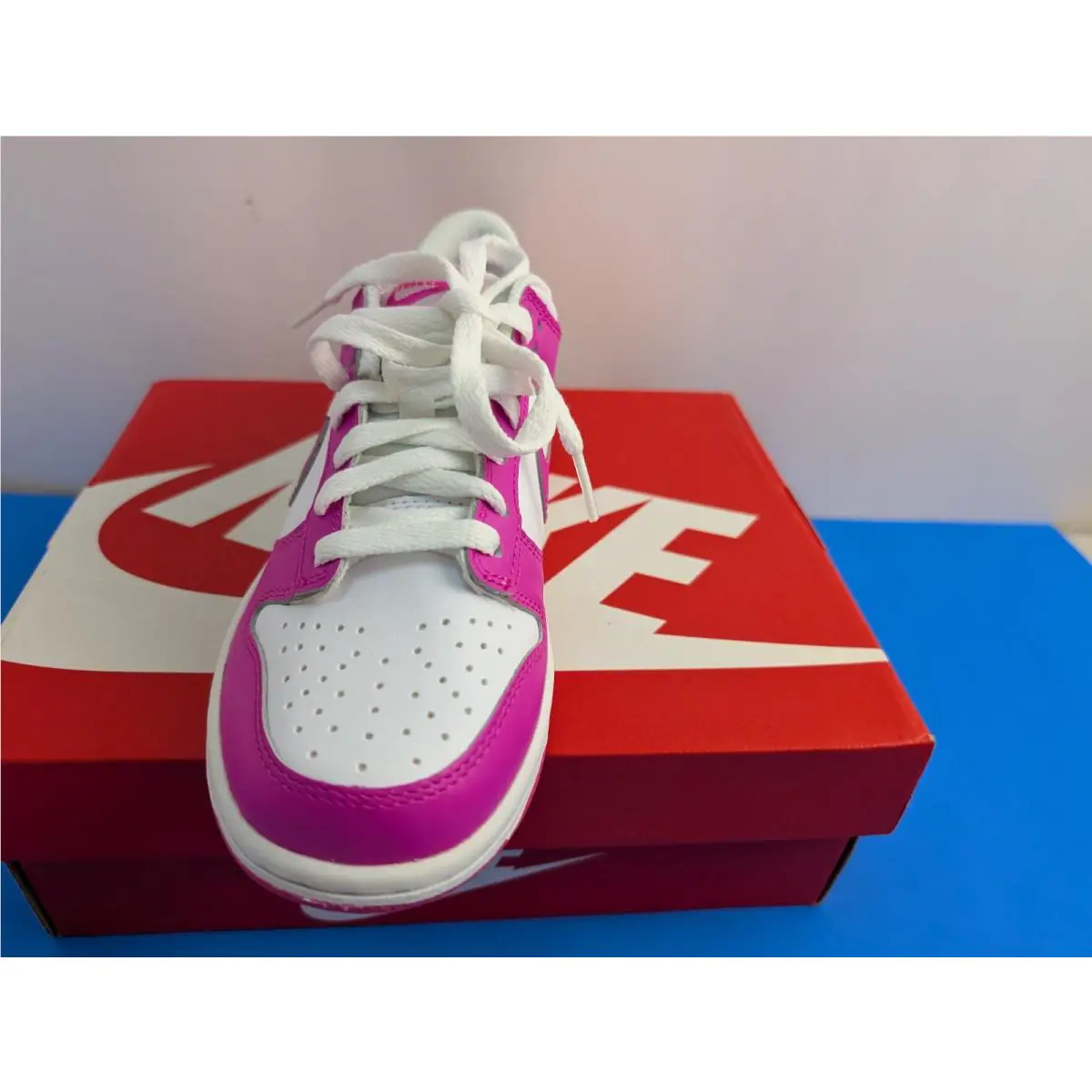 Nike shoes - White and Pink 10