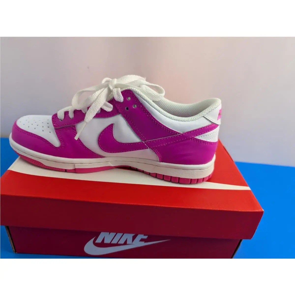 Nike shoes - White and Pink 11