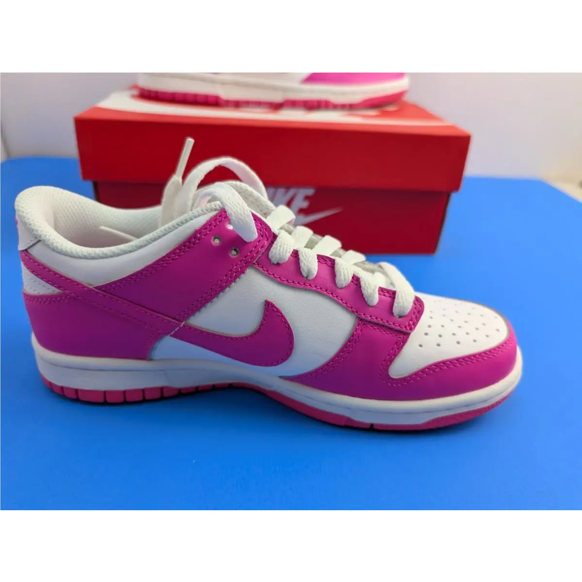 Nike shoes - White and Pink 3