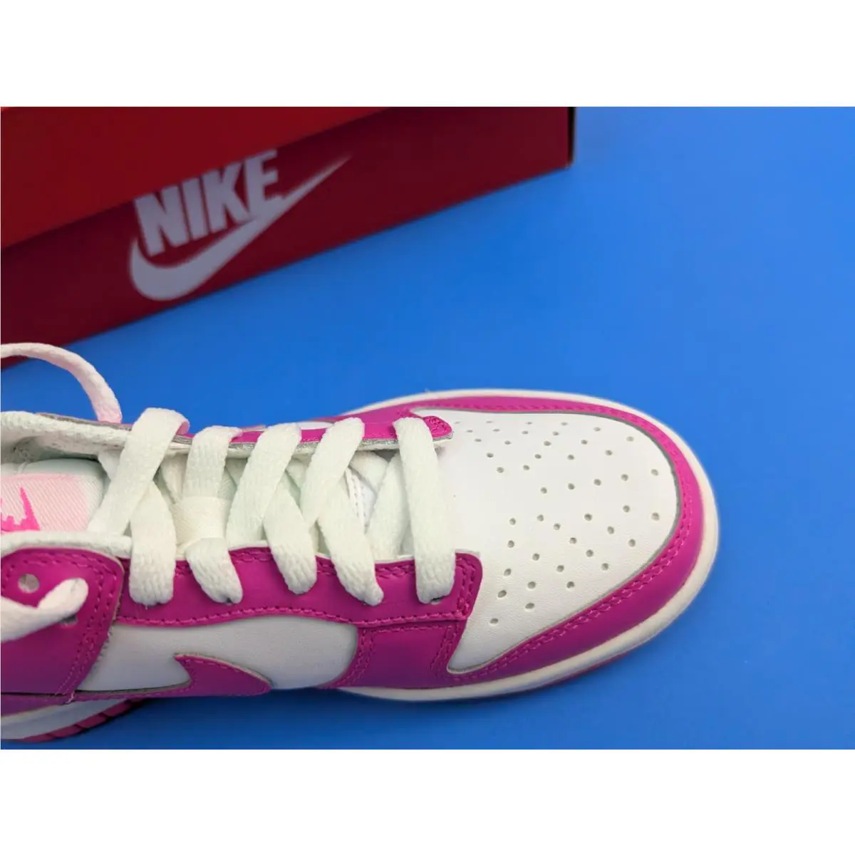 Nike shoes - White and Pink 4