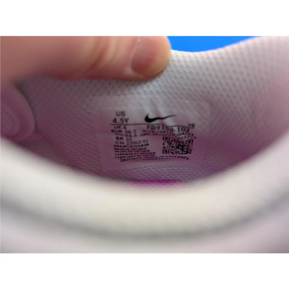 Nike shoes - White and Pink 7