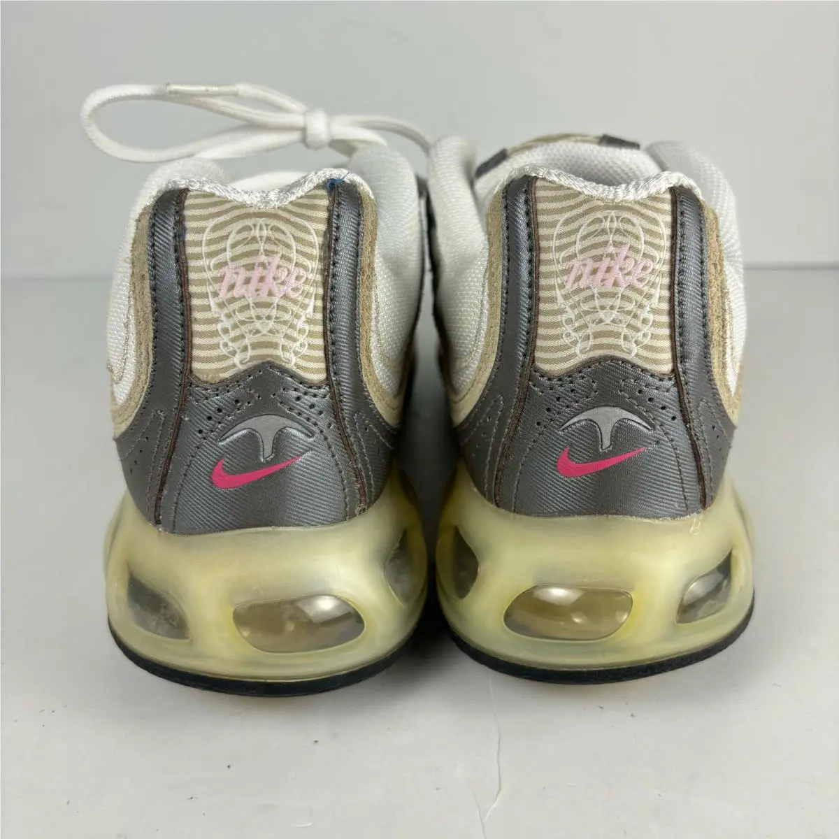 Nike shoes - White 3