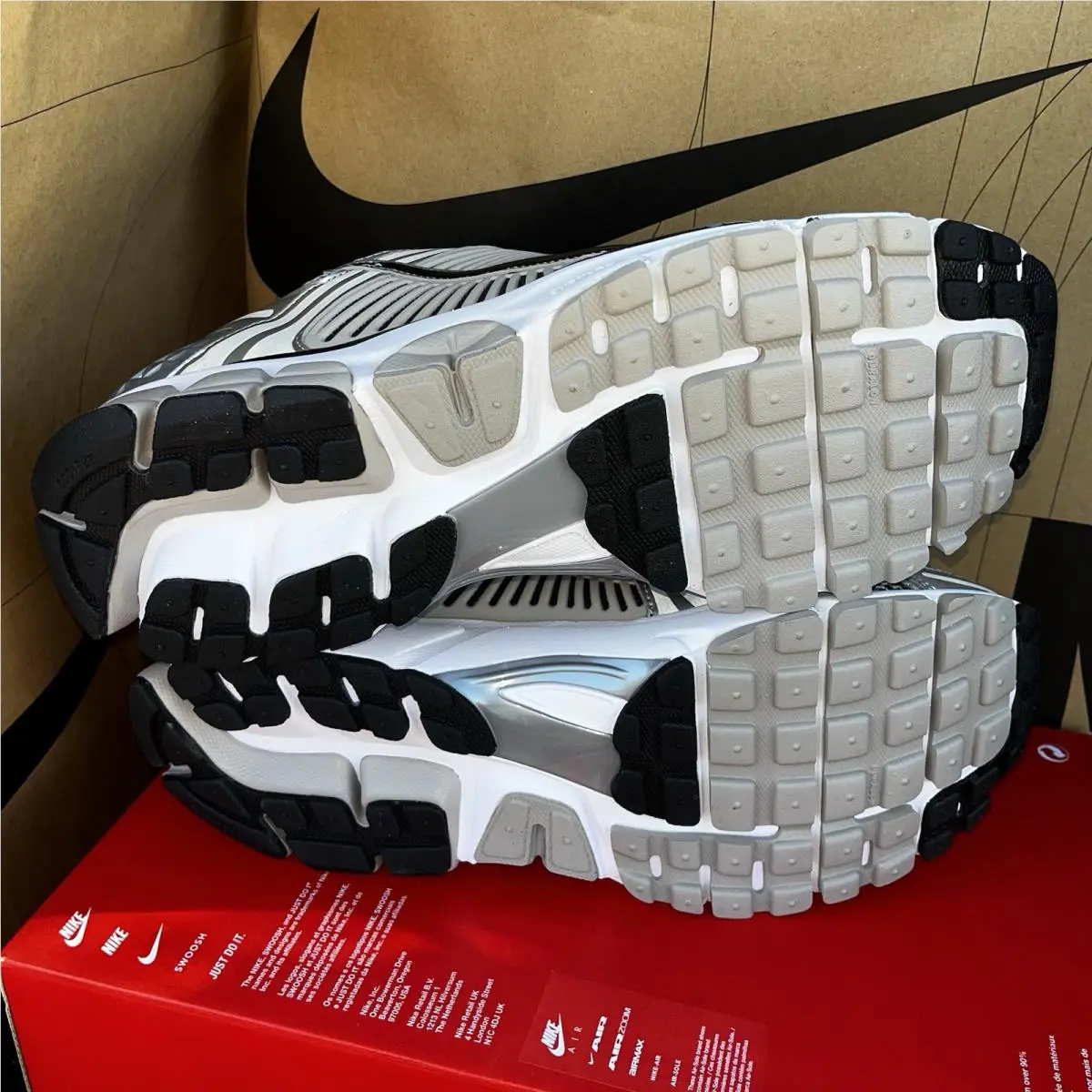 Nike shoes - Nike Zoom Vomero - Zoom Vomero - FJ4151-007 - Metallic Silver/Black 4