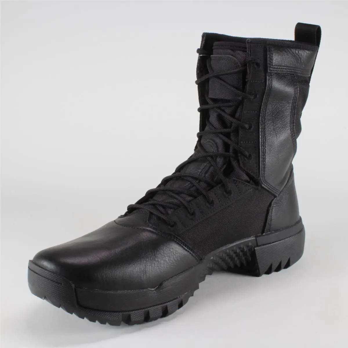 Nike shoes - Nike SFB 6