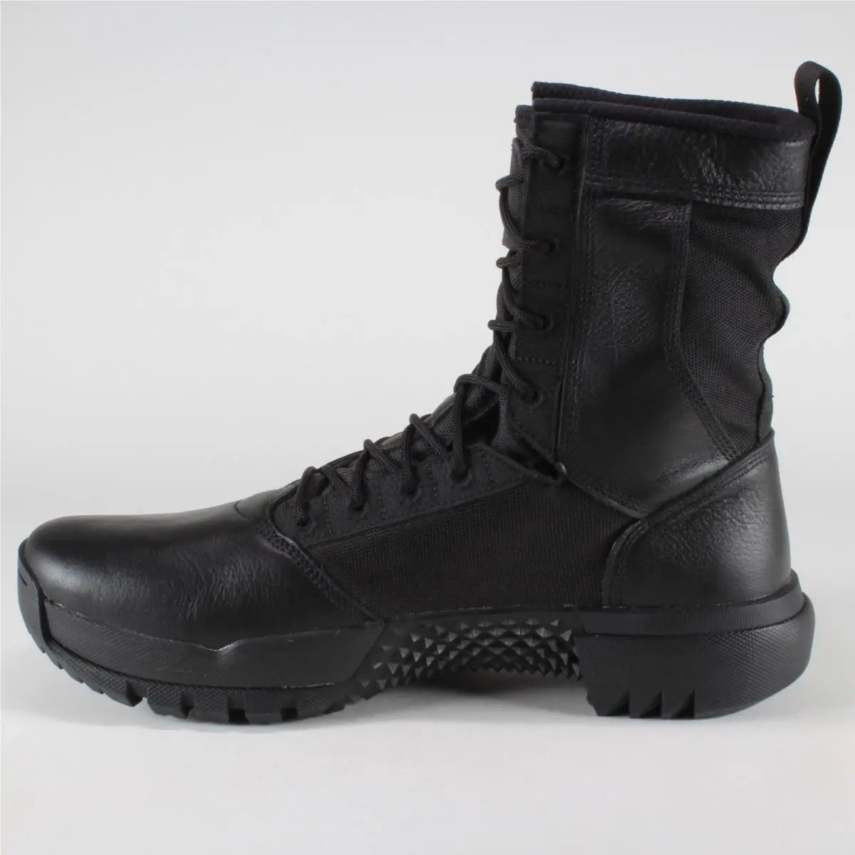 Nike shoes - Nike SFB 6